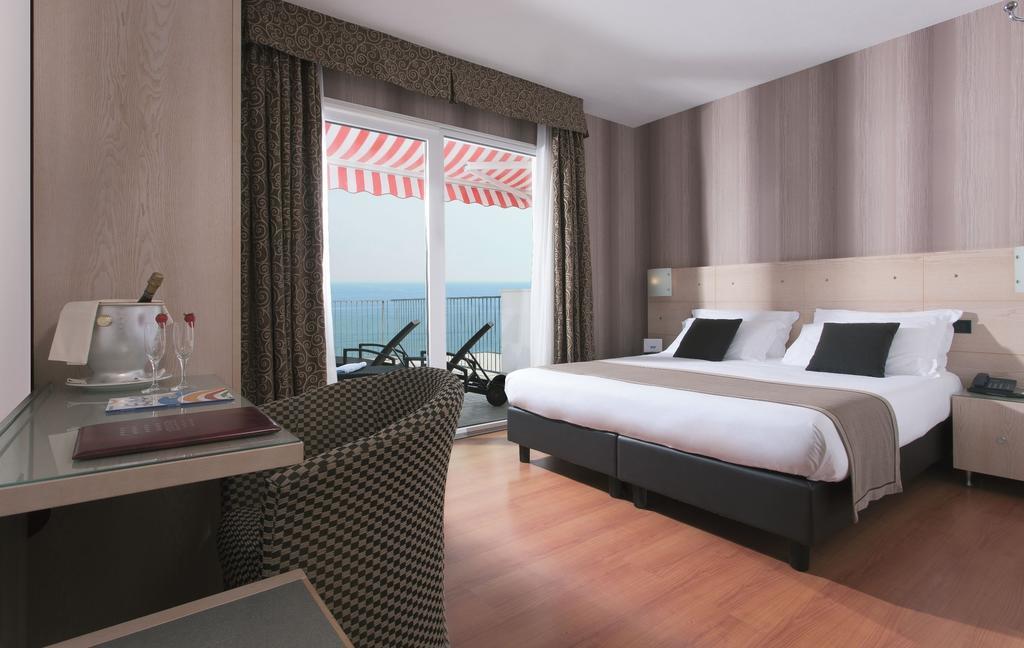 Victoria Frontemare Beach & Spa Hotel Jesolo Bagian luar foto