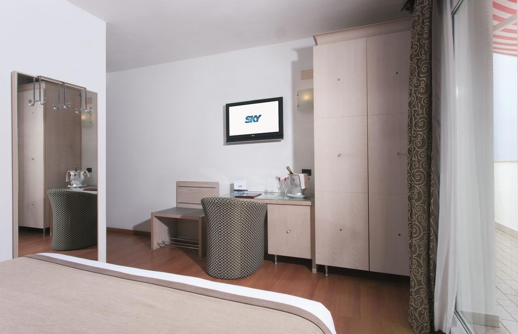 Victoria Frontemare Beach & Spa Hotel Jesolo Bagian luar foto
